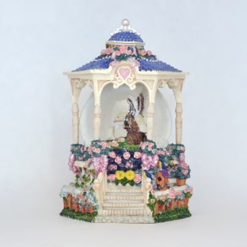 Music box with eagle in snowglobe.
