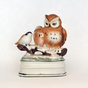 Music box with ceramic owls.